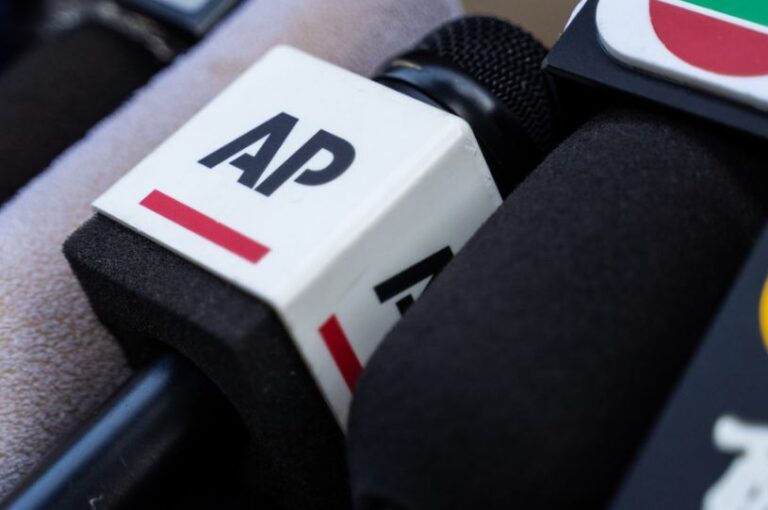 Associated Press (AP) To Utilize Chainlink Smart Contracts To Put Its Journalistic Information On Blockchain
